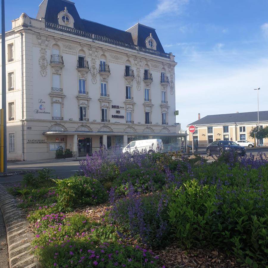 Logis Hotel Des Bourbons Montlucon Exterior photo